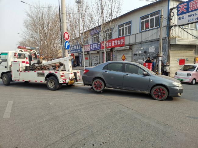 一條路5輛僵尸車同屬一人 交警行動(dòng) 集中清理還路于民