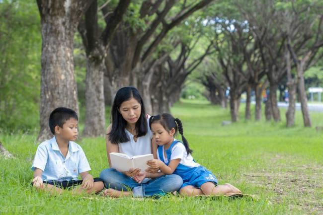 父母如何正確應(yīng)對孩子青春期叛逆 理解與尊重同行