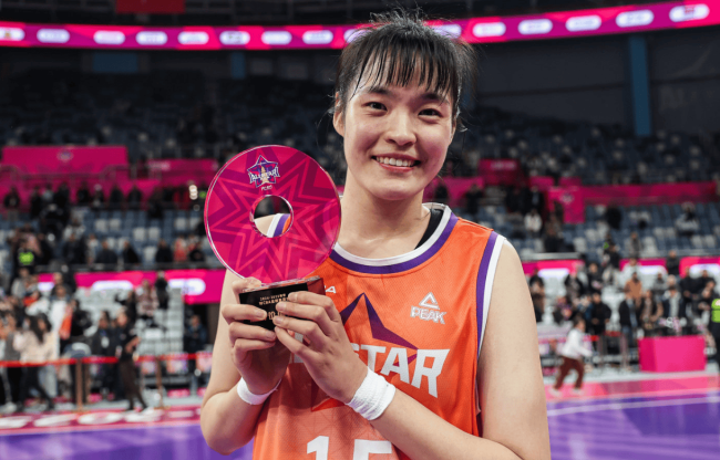 轟29 6奪MVP,！中國女籃又一24歲2米王牌崛起 內(nèi)線新星閃耀全明星