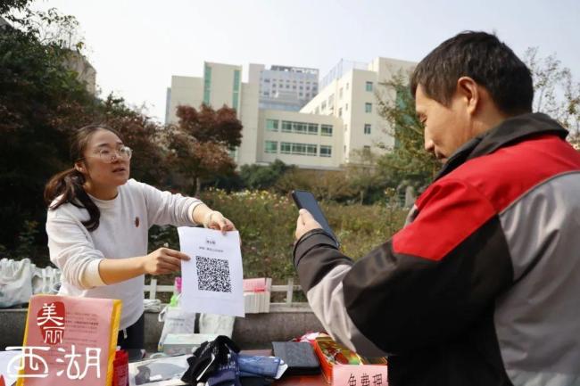 快遞小哥出手 老人避免高額損失 反詐意識顯神威