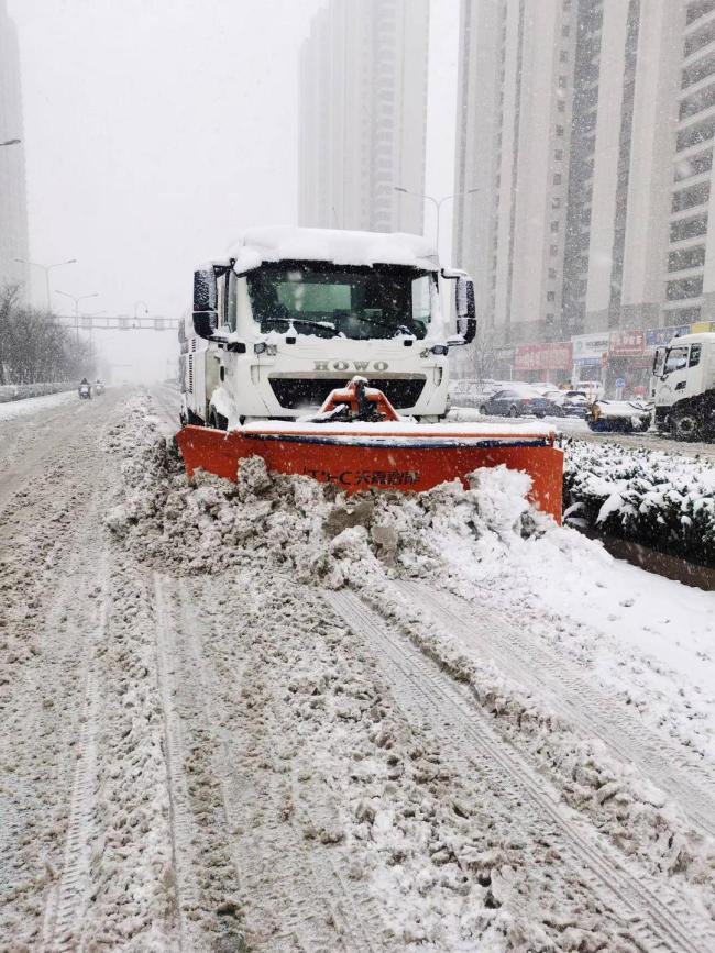 济南启动清雪一级应急 全力保障道路畅通