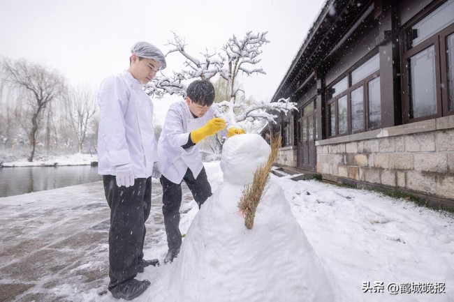 济南大明湖雪景醉游人 童话王国般的冬日奇观