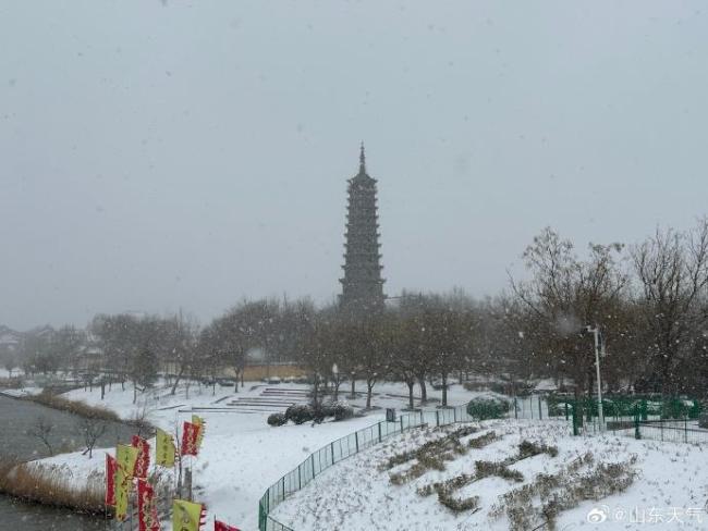 山東發(fā)暴雪橙色預(yù)警 多地大到暴雪影響交通