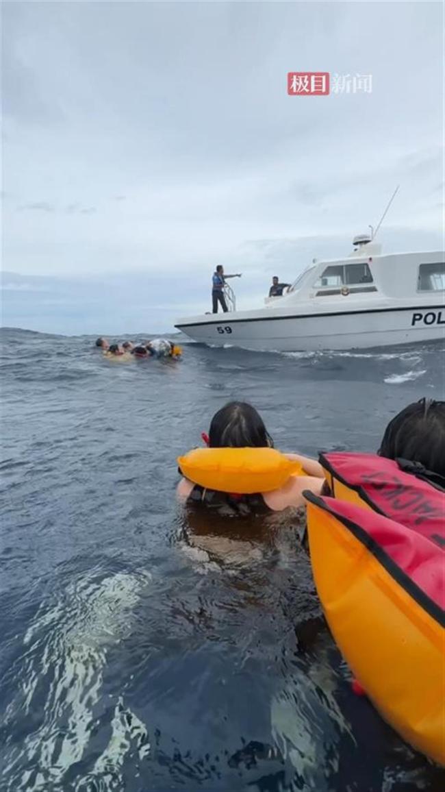 一快艇海中沉沒(méi)48人全員生還 中國(guó)游客參與救援