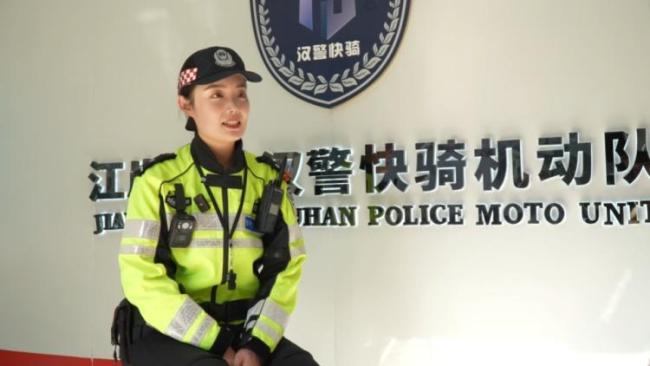 武漢女騎警回應(yīng)因溫柔走紅