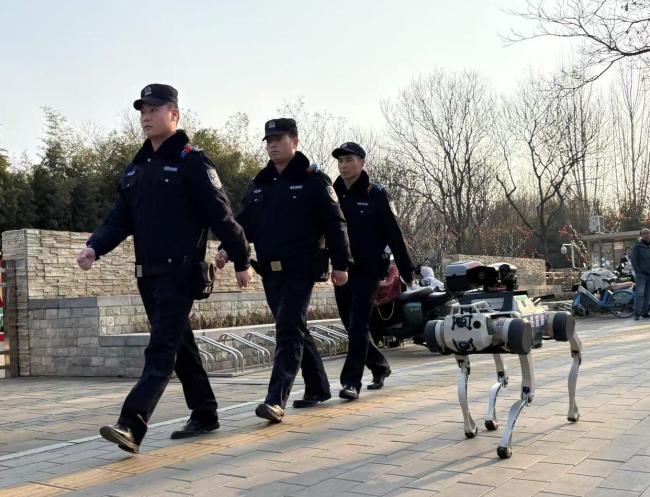 機(jī)器狗在北京上路巡邏了 智慧巡邏體系提升效率