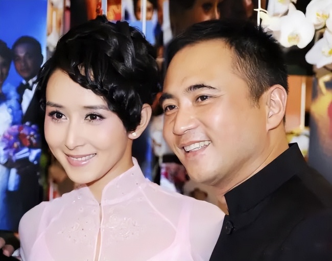 胡静自曝曾卖掉老公绝版跑车 朱门阔太的家庭地位实锤