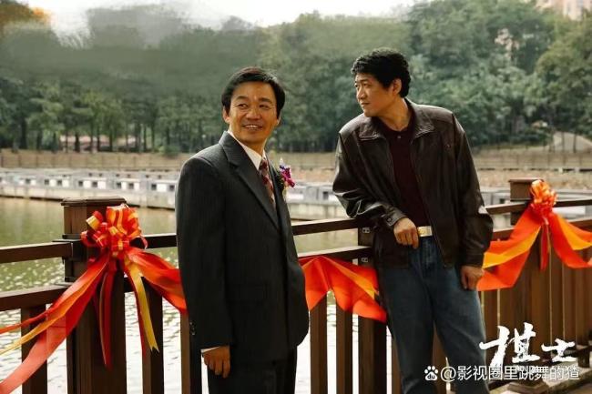 王宝强央视剧《棋士》首播收视第1 演技炸裂再现“疯魔”