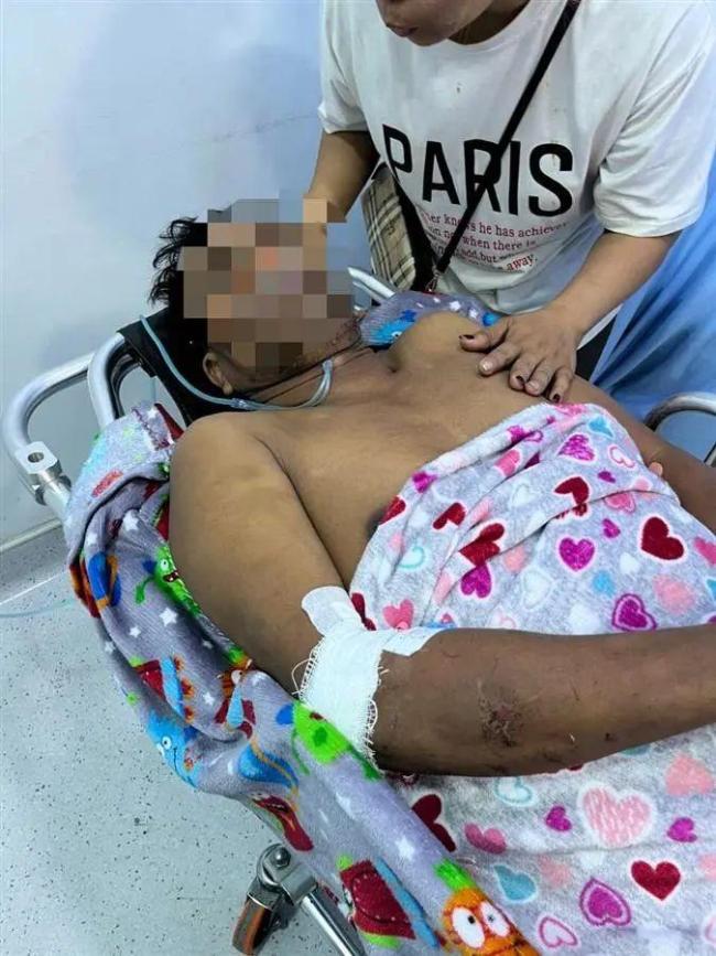 缅甸男子被困120小时获救：喝尿维生，奇迹生还感恩中国救援队