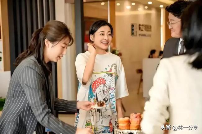 《我的后半生》梅婷的T恤让不雅众破防 中年女性魔力展现