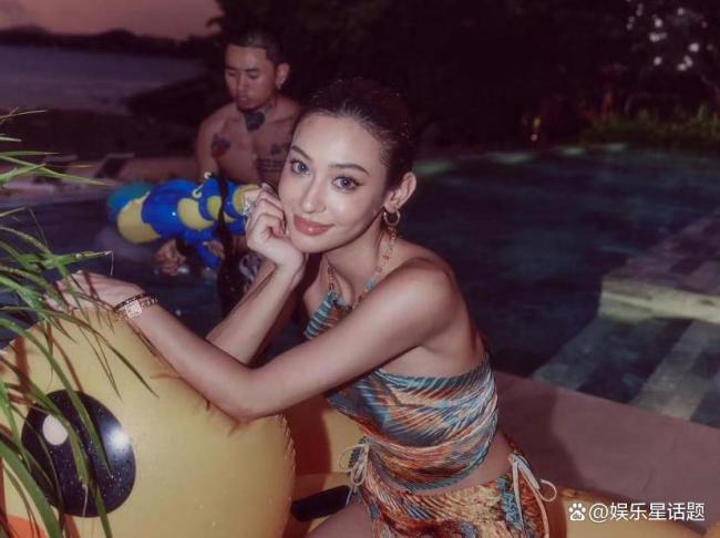 马思唯和女友海边泳装照甜度爆表！