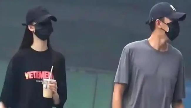 林更新与女友11岁年龄差引网友热议！