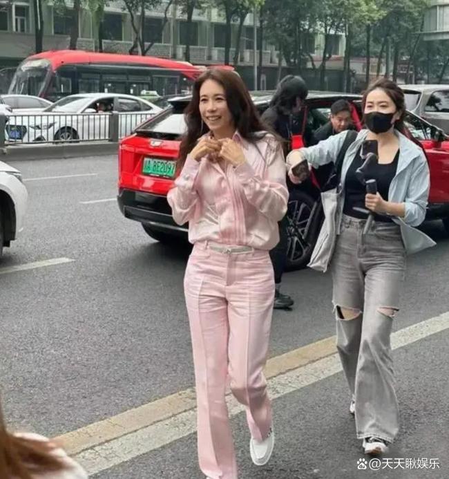 莫文蔚演唱会经典曲目点燃重庆之夜 巨星魅力四射