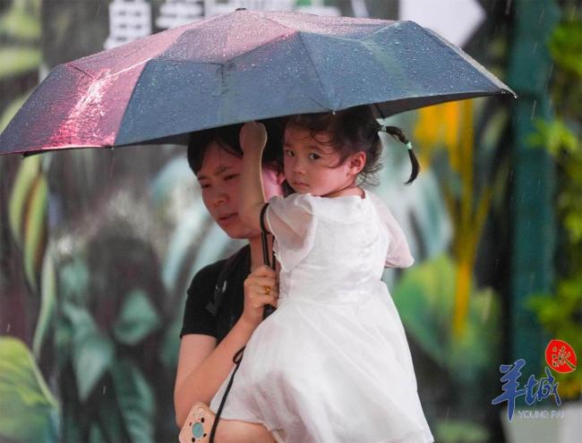 广东多地单日雨量进全国前10 暴雨持续引发关注