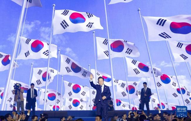 李在明正式成为韩国共同民主党总统候选人 高票当选引发关注