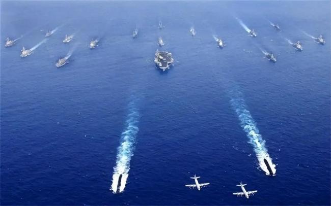 大V谈中国军舰现身美菲演习区附近 合法航行展现实力