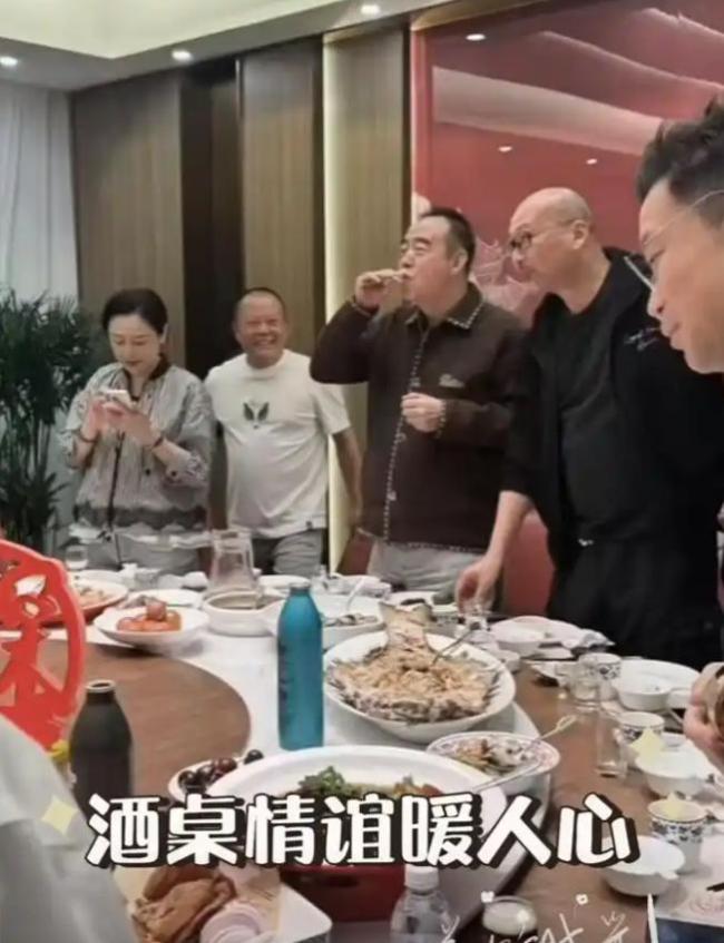 黄渤请众星聚餐 陈凯歌陈红坐主桌 华表奖后的温馨聚会