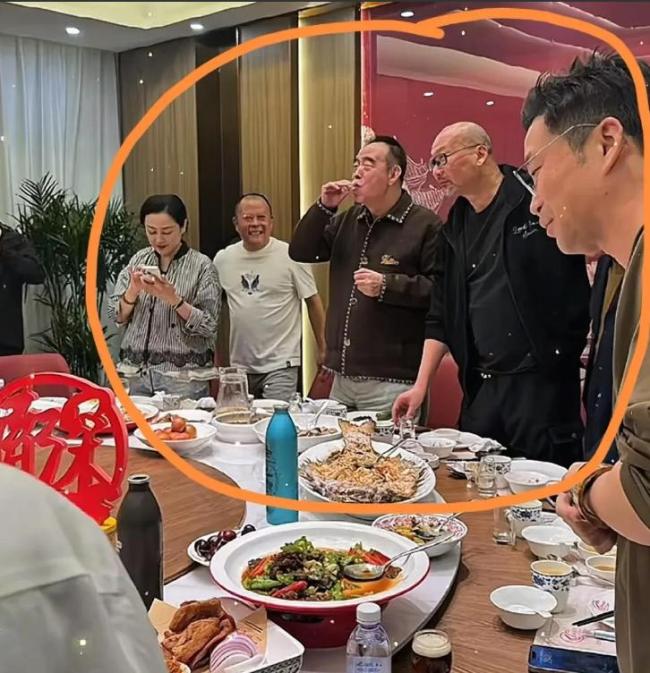 黄渤请众星聚餐 陈凯歌陈红坐主桌 华表奖后的温馨聚会