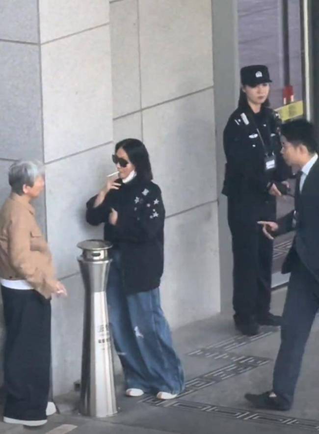 惠英红年轻颜值 65岁依旧青春活力