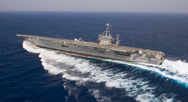 美F-18坠海是因航母躲导弹急转弯吗 胡塞武装逼出美军“战术裸奔”