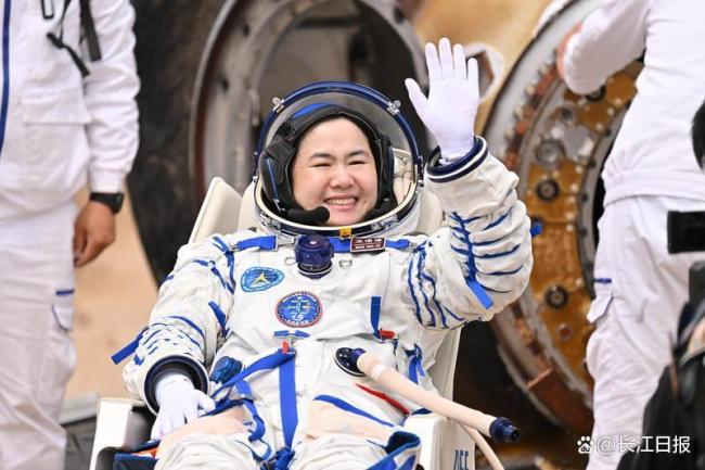 航天員回地球第一頓吃牛肉面驢肉火燒 太空英雄平安歸來