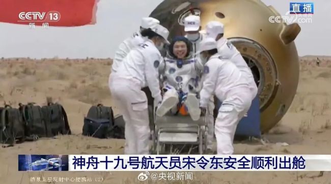 航天员回地球第一顿吃牛肉面和火烧 致敬中国航天人