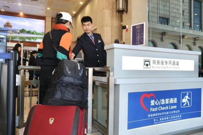 候车大厅新增充电座椅！网友：车站是懂怎么宠我的