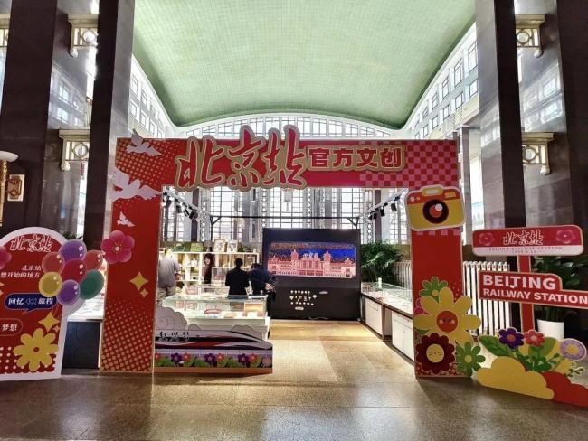 候车大厅新增充电座椅！网友：车站是懂怎么宠我的