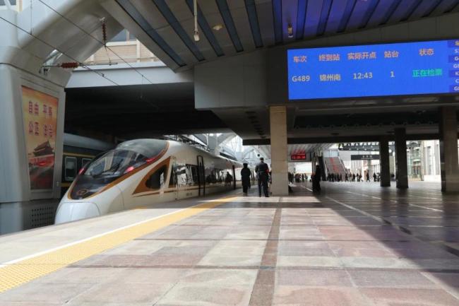候車大廳新增充電座椅！網(wǎng)友：車站是懂怎么寵我的