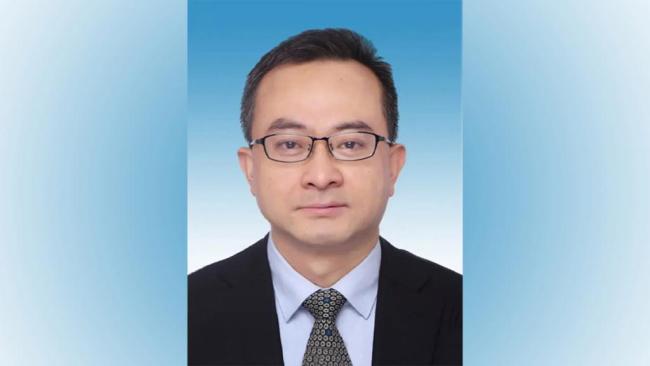 國務(wù)院任免國家工作人員：顏清輝任人社部副部長 資深社保專家履新