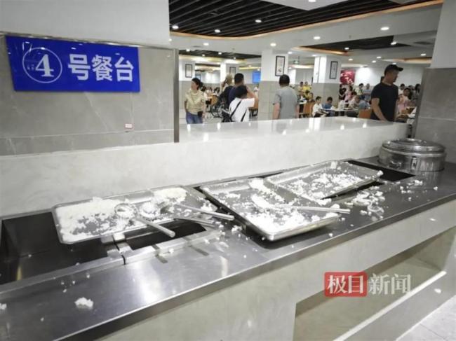 榮昌公務(wù)員食堂一頓蒸1000斤米飯 機(jī)關(guān)食堂“開門迎客”