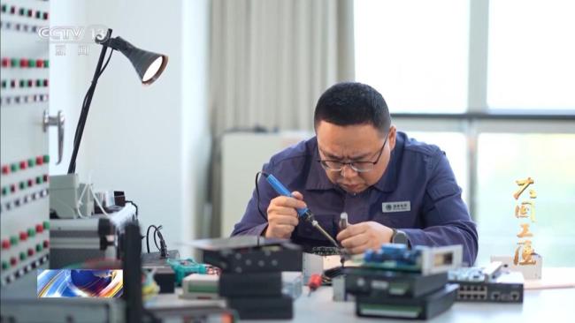 歐洲遭遇大停電時(shí),，萬里之外的一位浙江電力工人上了“熱搜”