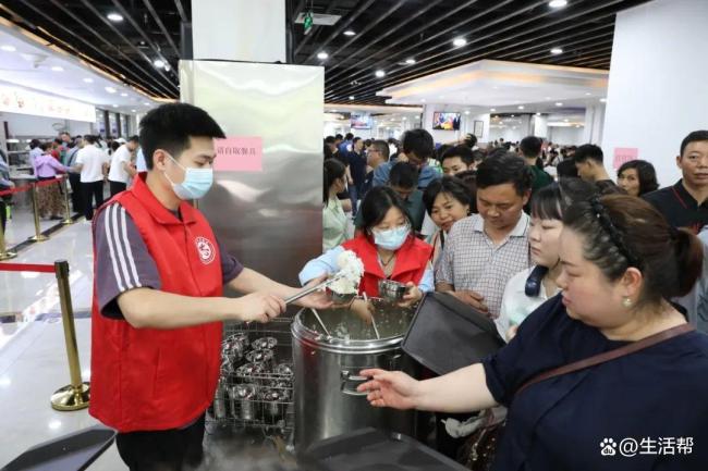 經(jīng)理談榮昌食堂爆滿：飯蒸了1000斤 游客絡(luò)繹不絕
