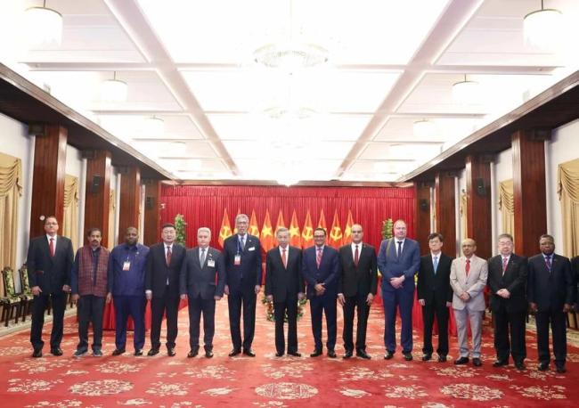 大V谈解放军在越南亮相引轰动 历史与友谊的见证