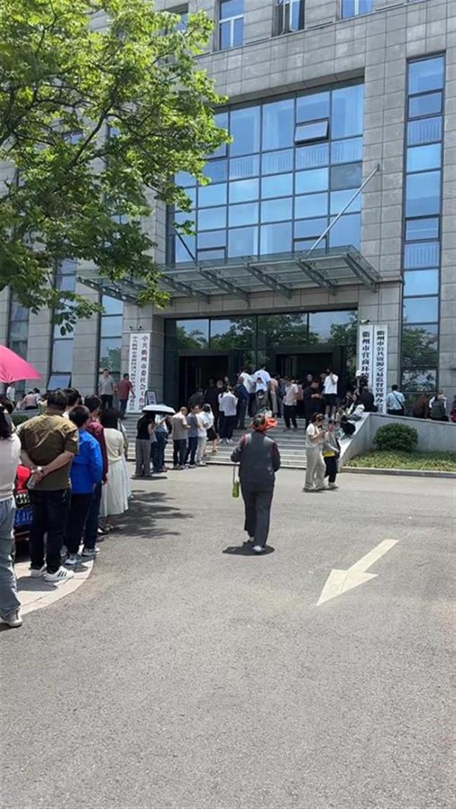 衢州政府食堂被擠爆 游客排隊(duì)體驗(yàn)