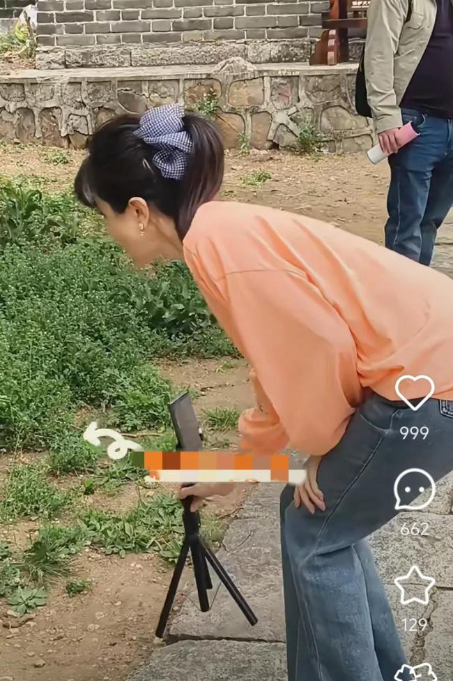 金巧巧高马尾造型活力十足 宛如大学生状态佳