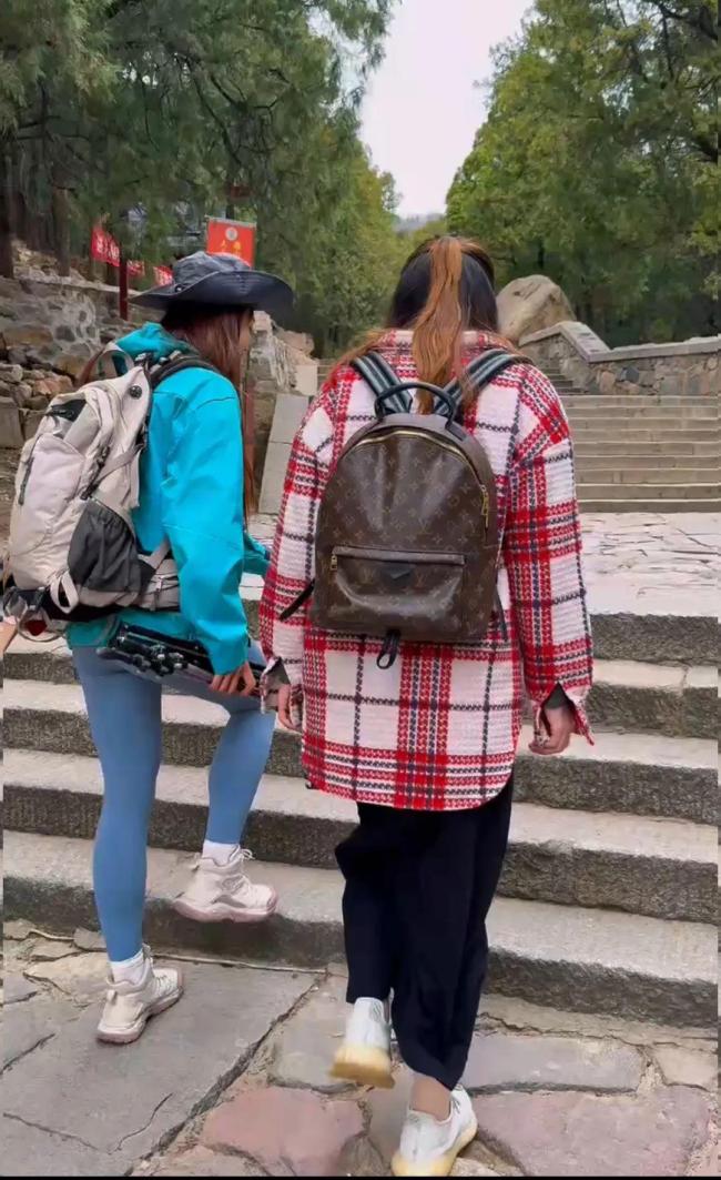 泰山陪爬小伙假期日賺近千元 高薪背后的現(xiàn)實挑戰(zhàn)