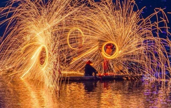 五一假期首日寧波象山景區(qū)人氣爆棚 游客紛至沓來