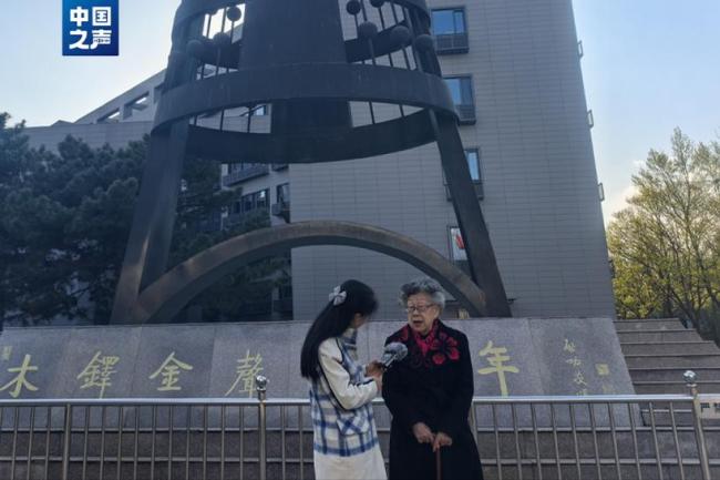 她16歲上戰(zhàn)場91歲仍堅守講臺 一生行健不息