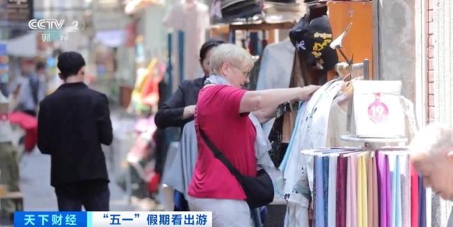 入境游客带着大旅行箱来“扫货” “中国购”热度攀升