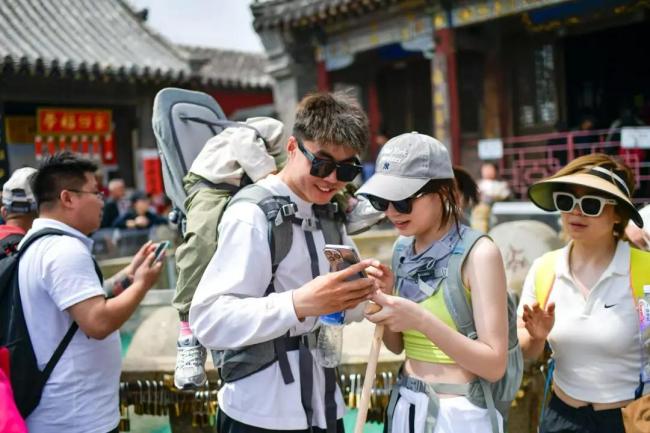 “景區(qū)陪爬”能否成為新職業(yè)