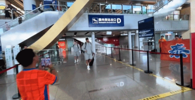 中足聯(lián)：克雷桑停賽1場+罰款1萬