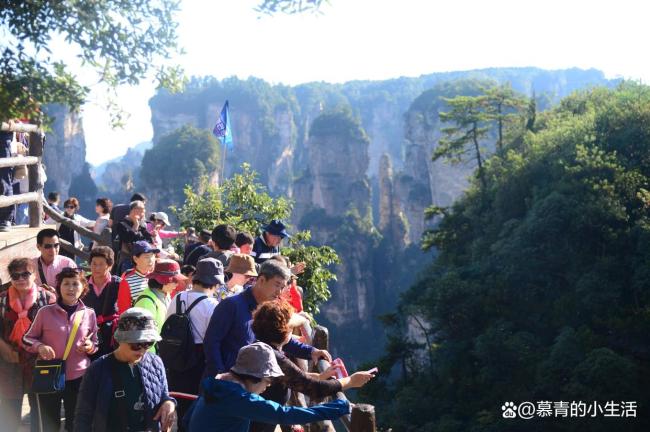 五一敦煌月牙泉景區(qū)目之所及全是人 出征匈奴的大軍再現(xiàn)