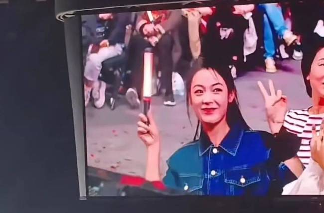 王楚然去了張杰演唱會(huì) 明星觀眾成焦點(diǎn)
