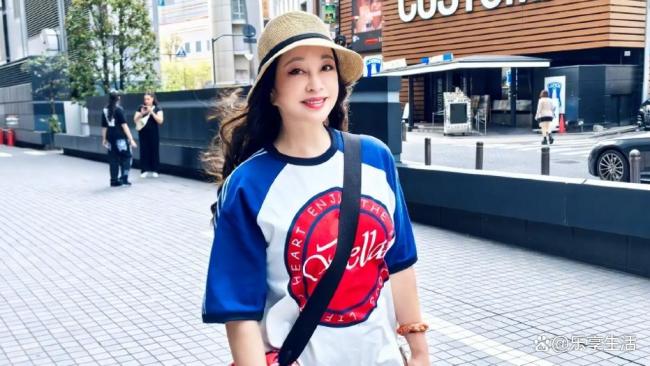 74歲劉曉慶曬出游照 狀態(tài)似少女 年齡成謎再引熱議