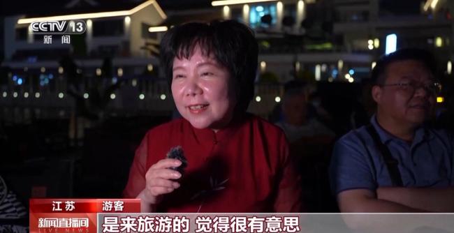 露天看戲,、河邊聽(tīng)曲 復(fù)古放映很帶感