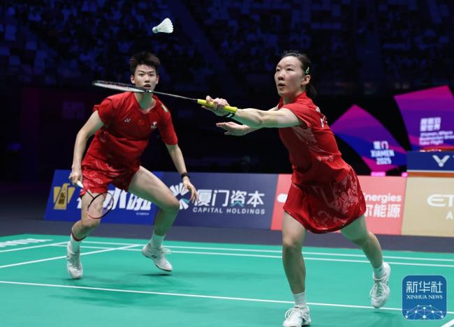 寧波運(yùn)動員王昶隨隊捧回蘇迪曼杯 中國隊三戰(zhàn)全勝晉級八強(qiáng)