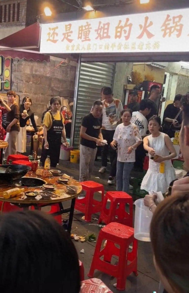 火鍋店老板哽咽回應(yīng)貓咪五一走了！