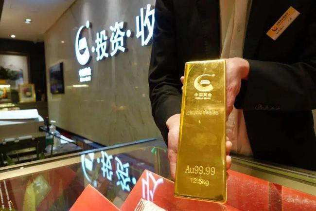 有人貸款炒黃金1天虧6年工資 金價“過山車”引發(fā)投資悲劇