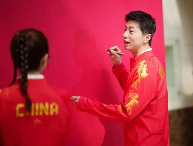 李宁马龙全红婵等7位奥运冠军同框 国潮力量闪耀体坛